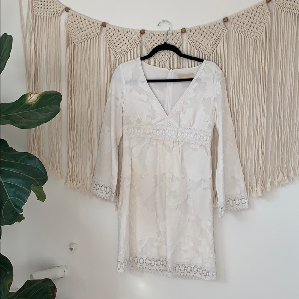 Michael Kors | Bell Sleeve V Neck Dress 🤍